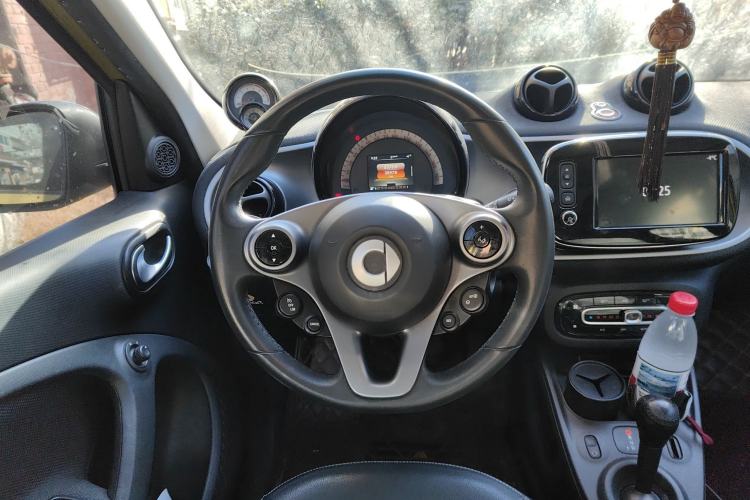 Used smart forfour 2016 0.9T 66 kW Pioneer Edition