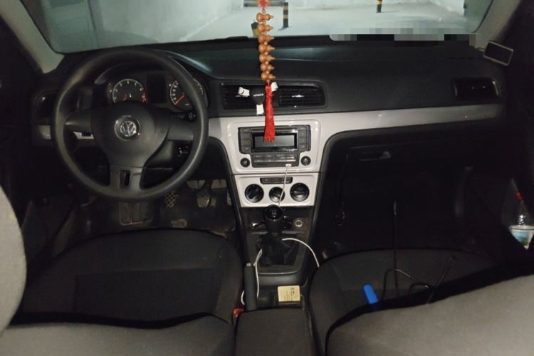 Used Volkswagen Lavida 2013 Revised Classic 1.6L Manual Fashion Edition Interior 2