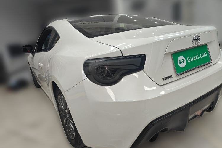 Used Toyota 86 2013 2.0L Manual Luxury Version
