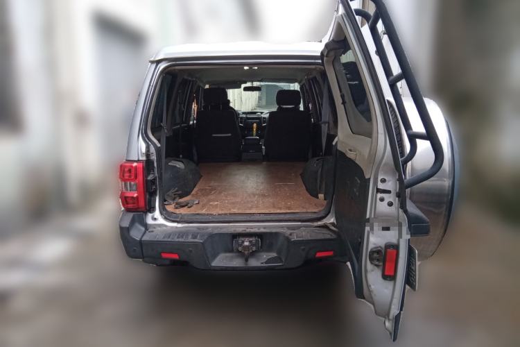 Used Leopaard Q6 2015 2.4L Manual Two-Wheel-Drive Elite Model
