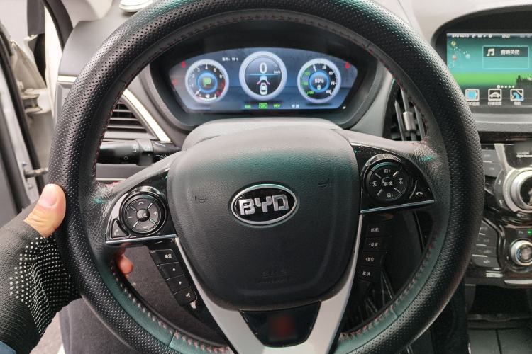 Used BYD Qin New Energy 2015 1.5T Dual-Crown Flagship Plus Edition
