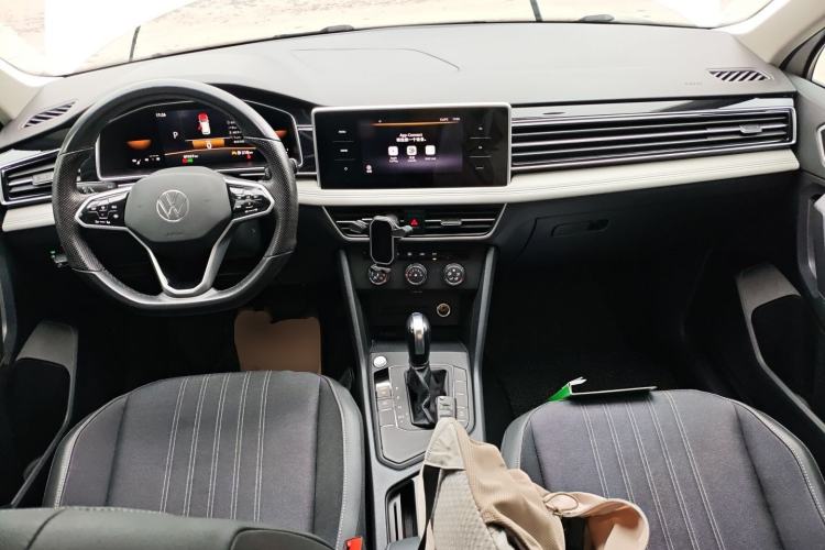 Used Volkswagen Tiguan L 2023 330TSI Automatic Two-Wheel Drive Comfort Edition Center Console