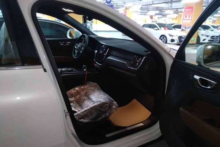 Used Volvo XC60 2024 B5 4x4 Smart Luxury Edition