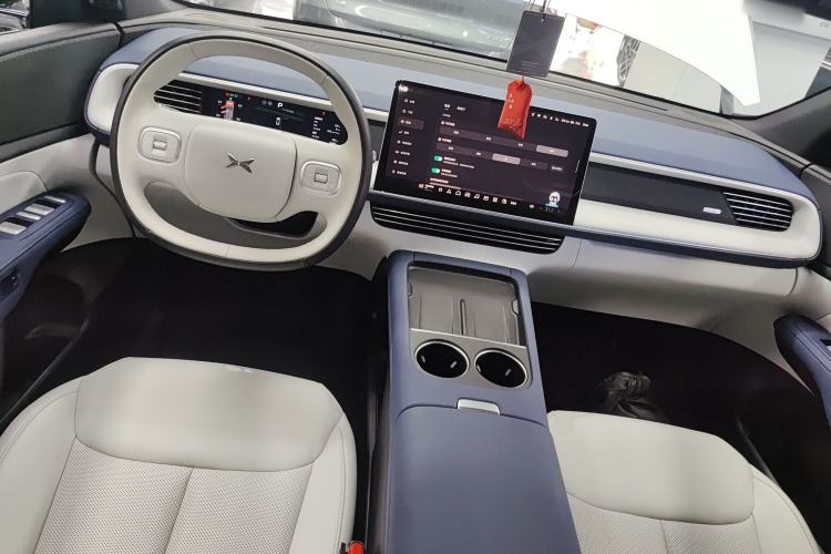 Used XPeng G6 2023 580 Long-Range Pro Center Console