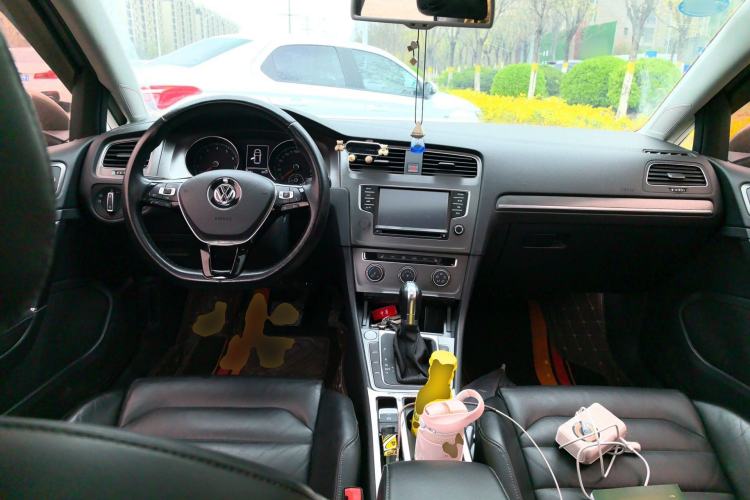 Used Volkswagen Golf 2015 1.4TSI Automatic Luxury Model Center Console