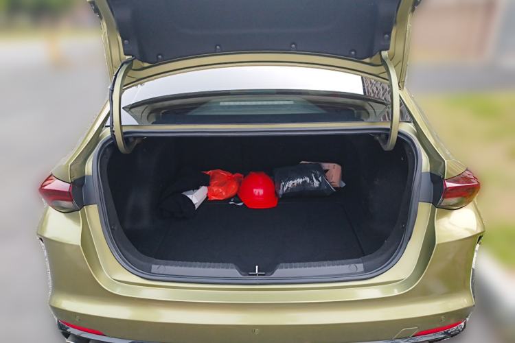 Used GAC Trumpchi EMPOW 2021 270T DCT J16 Version Trunk