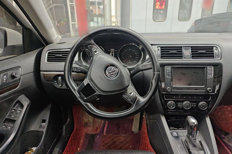 Used Volkswagen Sagitar 2016 230TSI 25th Anniversary Edition Steering Wheel