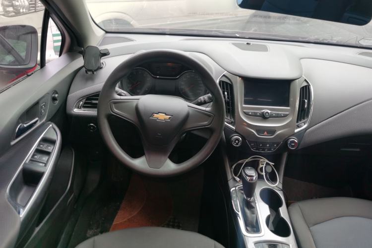 Used Chevrolet Cruze 2017 1.5L Hatchback Automatic Pioneer Sunroof Edition Steering Wheel