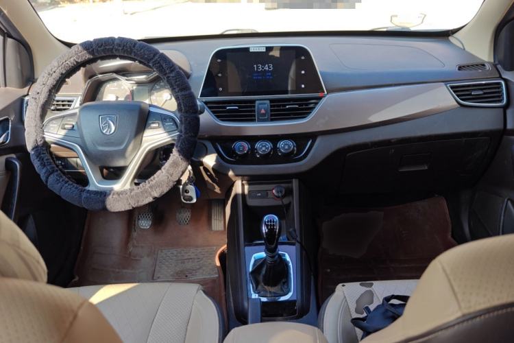 Used Baojun 310W 2017 1.5L Manual Fashion Model China V
