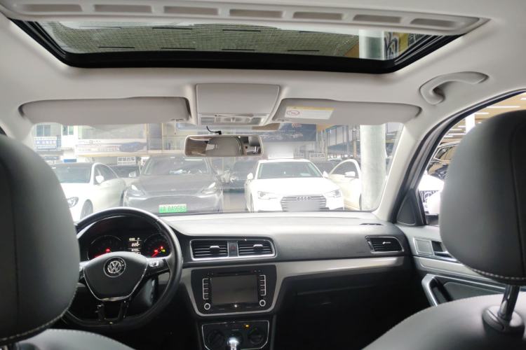 Used Volkswagen Lavida 2017 1.6L Automatic Comfort Edition
