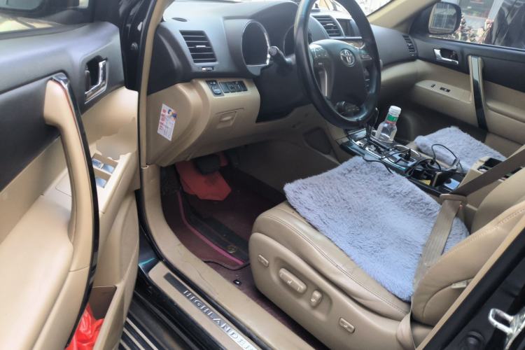 Used Toyota Highlander 2011 2.7L Two-Wheel Drive 7-Seater Luxury Edition Driver Seat