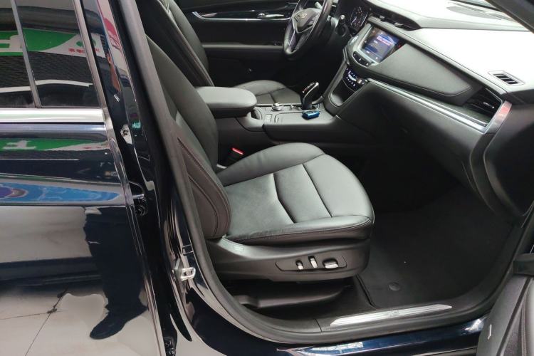 Used Cadillac XT5 2020 Revised Version 28T Luxury Edition Right Front Seat