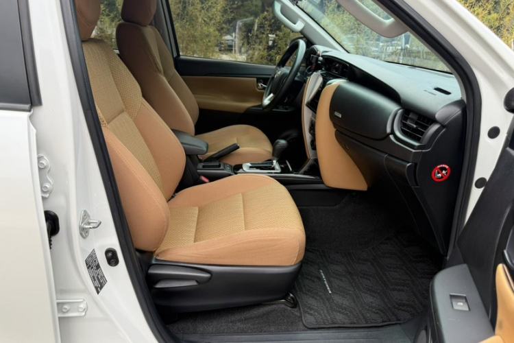 Used Toyota Fortuner 2016 2.7L Middle East Version Interior 10