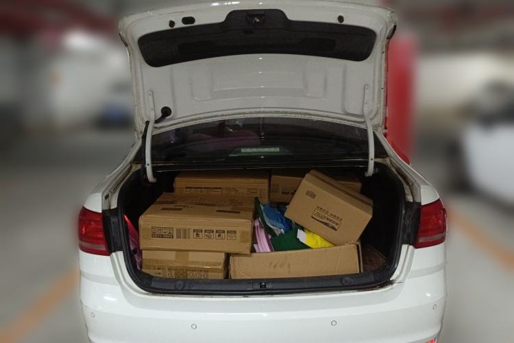 Used Volkswagen Lavida 2015 1.6L Automatic Fashion Edition Trunk