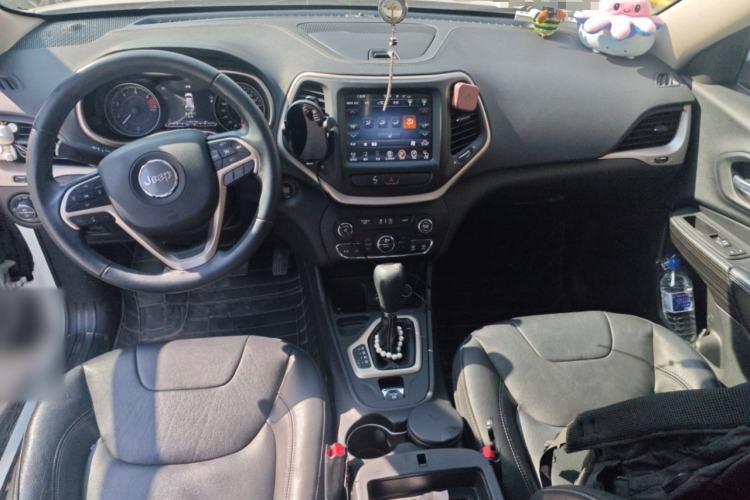 Used Jeep Cherokee 2017 2.0L Superior Edition Center Console