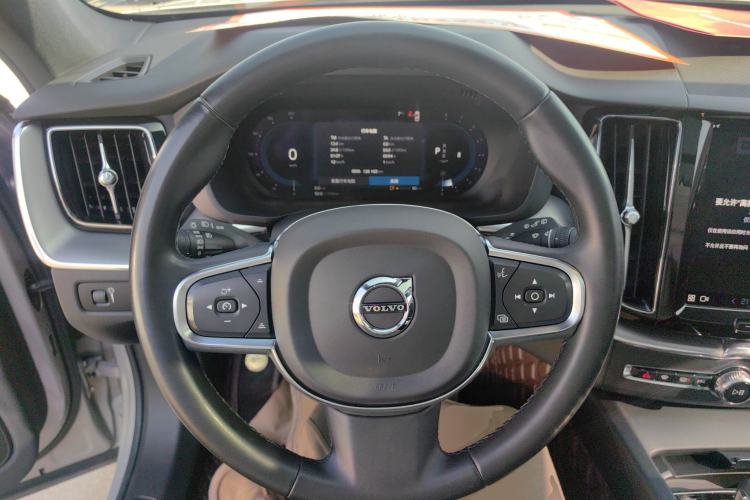 Used Volvo XC60 2022 B5 4x4 Zhiyi Luxury Edition