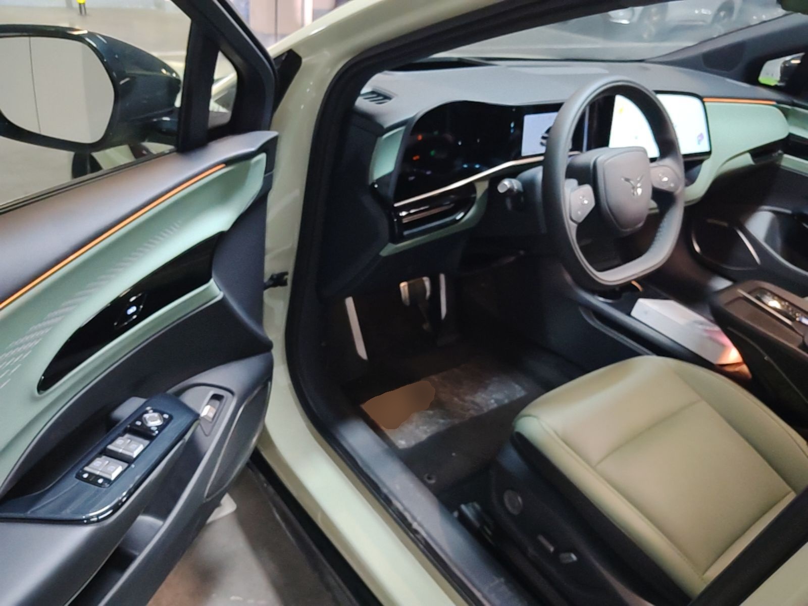 Hongqi EH7 2025 690 Smart Selection Edition — снимка 18