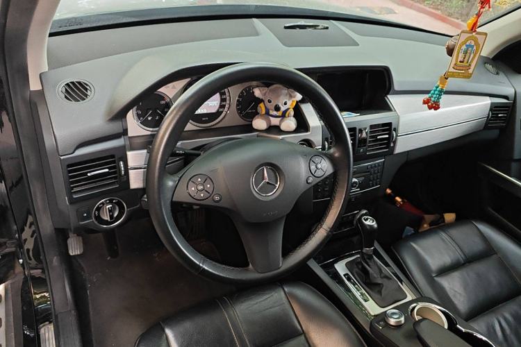 Used Mercedes-Benz GLK-Class 2011 GLK 300 4MATIC Luxury Model Steering Wheel
