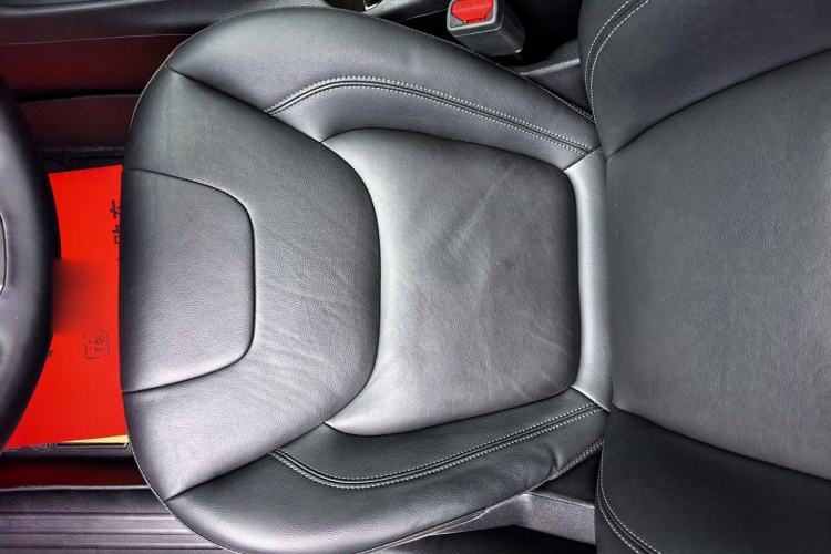 Used Jeep Cherokee 2019 2.0T Four-Wheel Drive Explorer Edition + Autonomous Driving Smart Package China VI