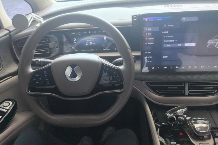 Used Denza D9 2022 DM-i 1040 Prestige Model