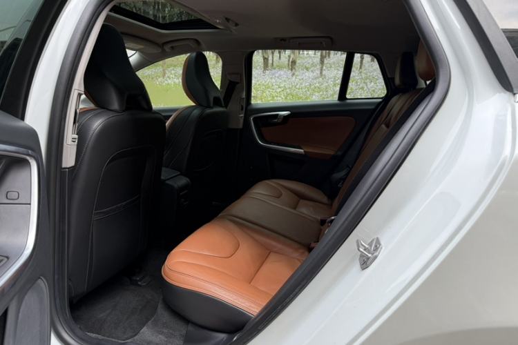 Used Volvo V60 2015 T5 Zhiya Edition Interior 1