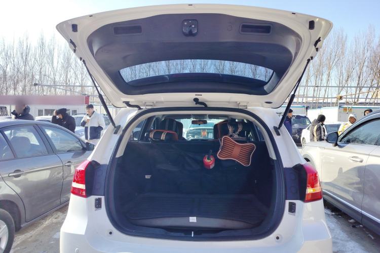 Used Haval H2 2018 Chuanxiang Edition Red Badge 1.5T Dual-Clutch Two-Wheel Drive Fashionable Model
