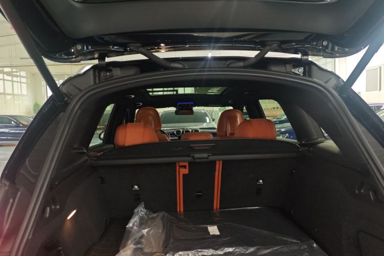 Used Mercedes-Benz GLC 2023 Refreshed GLC 300 L 4MATIC Dynamic Edition 5 Seats Trunk