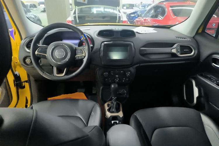Used Jeep Renegade 2018 Connected Large Screen Version 180T Automatic Smart Version Center Console