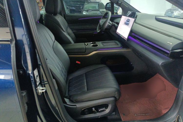 Used Hyptec HL 2025 700 Ultra Six-Seater All-Wheel-Drive LiDAR Version Right Front Seat