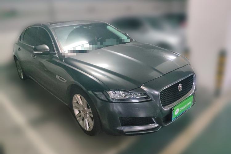 Used Jaguar XFL 2018 XFL 2.0T 250 PS Luxury Edition Front Right 45 Deg