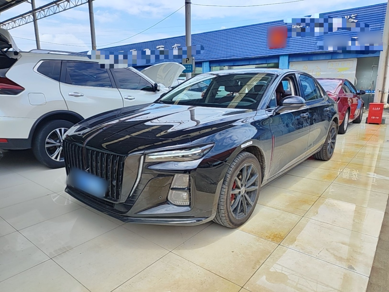 Под передней частью автомобиля