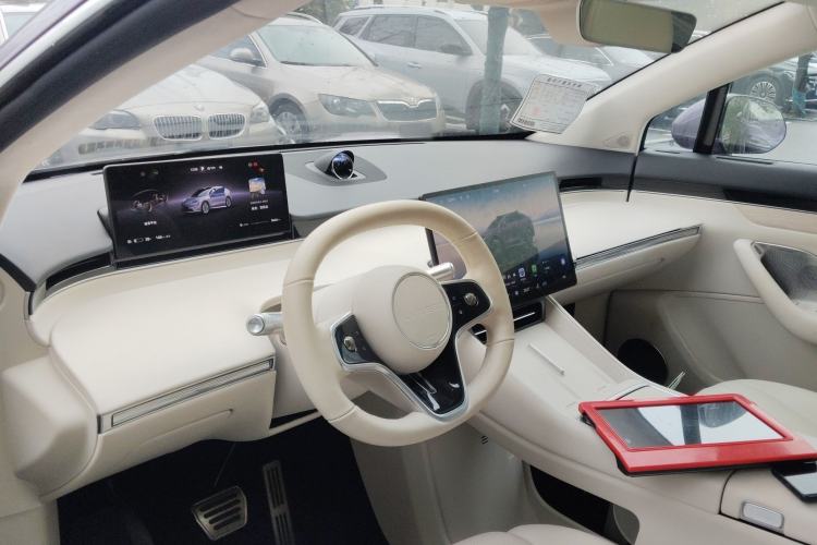 Used Hima Luxeed R7 2024 All-Electric 667 km Max Center Console