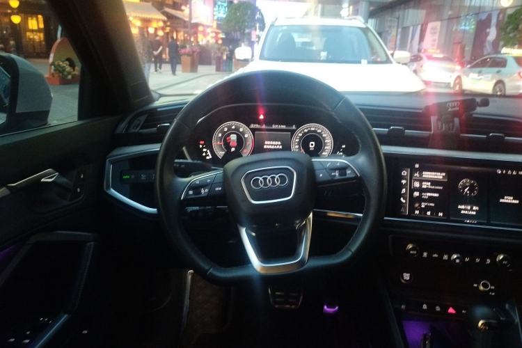 Used Audi Q3 2024 35 TFSI Fashion Dynamic Edition Steering Wheel