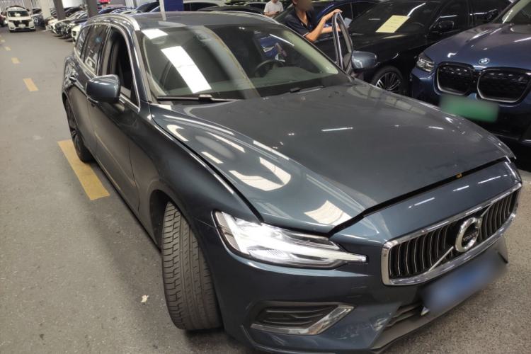 Used Volvo V60 2022 B5 Zhiyuan Luxury Edition Front Right 45 Deg
