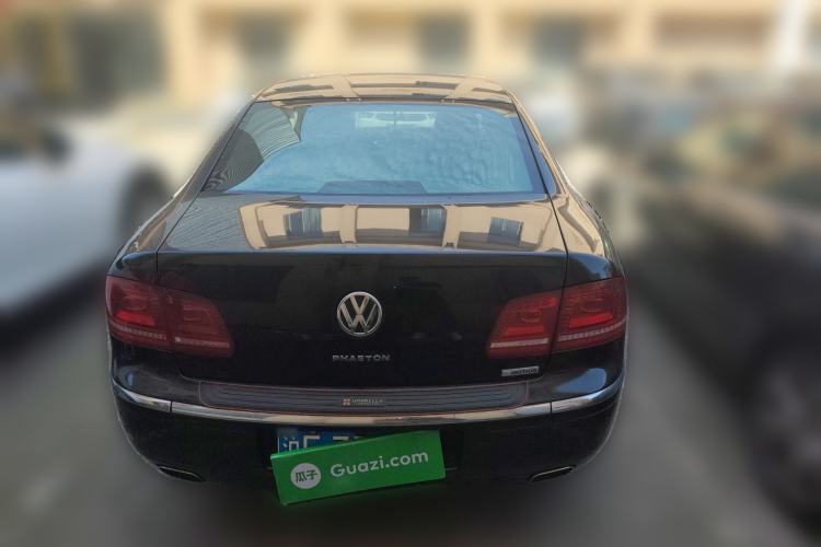 Used Volkswagen Phaeton 2011 3.6L V6 4-Seater Extended-Length Individual Edition Rear