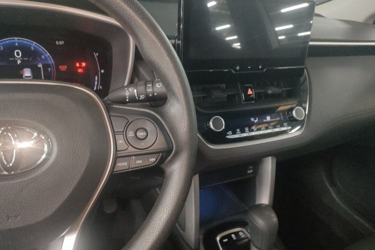 Used Toyota FRONTLANDER 2024 2.0L CVT Leading Plus Edition Center Console