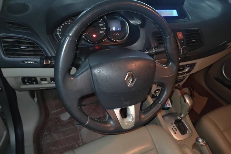 Used Renault Fluence 2011 2.0L Fashion Edition