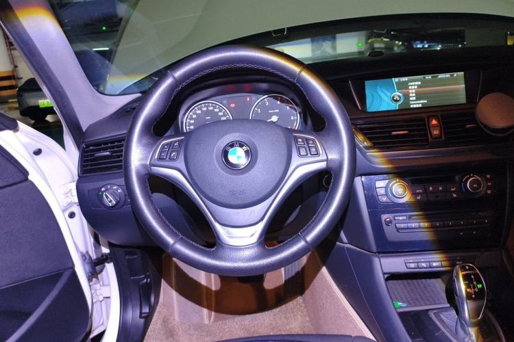 Used BMW X1 2015 sDrive18i Leading Edition
