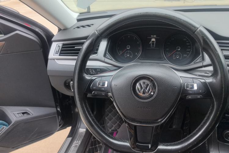 Used Volkswagen Passat 2017 330TSI DSG Luxury Edition Steering Wheel