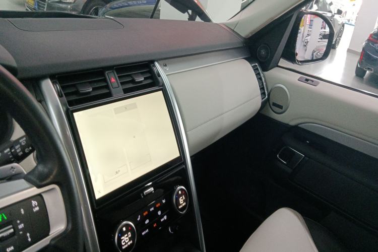 Used Land Rover Discovery 2023 Revised Version 360 PS R-Dynamic S Center Console