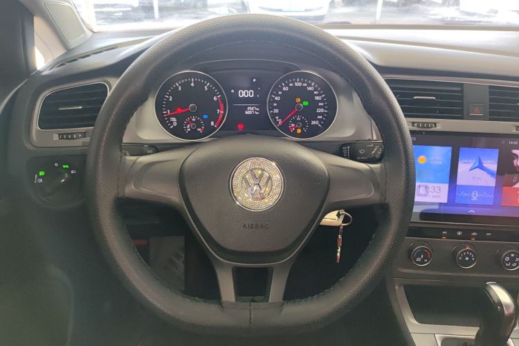 Used Volkswagen Golf 2016 1.6L Automatic Fashion Model Steering Wheel
