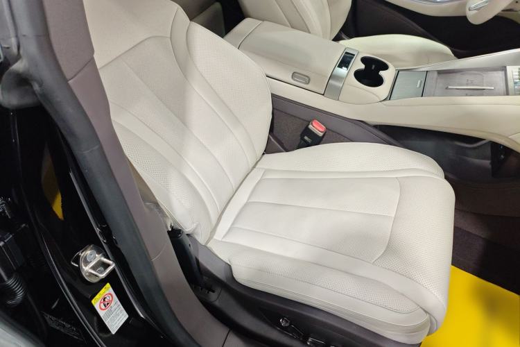Used Denza Z9 2024 1100 km All-Wheel-Drive Ultra Version
