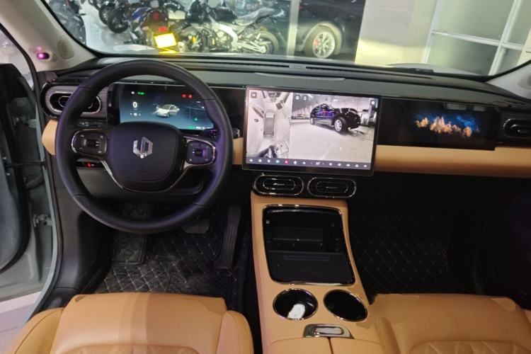 Used Leapmotor C11 2024 All-Electric 580 Luxury Edition Center Console