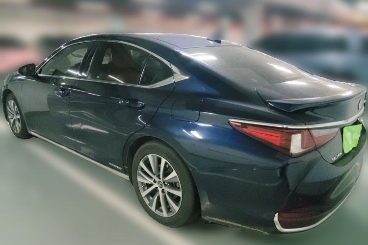 Used Lexus ES 2020 300h Premier Edition Rear Left 45 Deg
