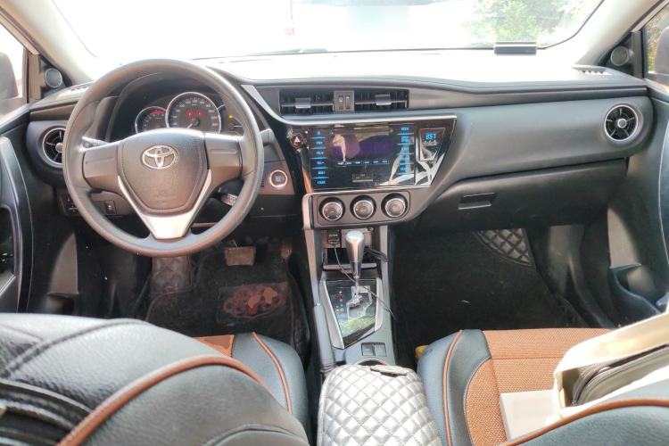 Used Toyota Corolla 2017 Revised Version 1.2T S-CVT GL Center Console