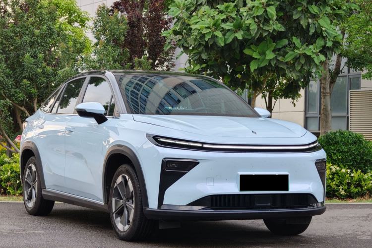 Used Livan 7 2023 450 km – Chasing Clouds