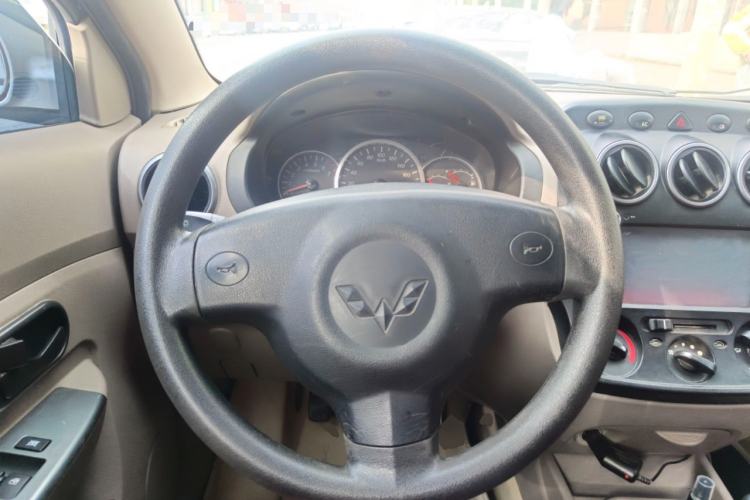 Used Wuling Hongguang 2014 1.2L Standard Model China IV