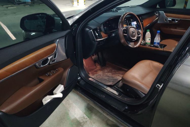 Used Volvo S90 New Energy 2023 T8 Plug-in Hybrid All-Wheel Drive Long-Range Zhiyi Luxury Edition
