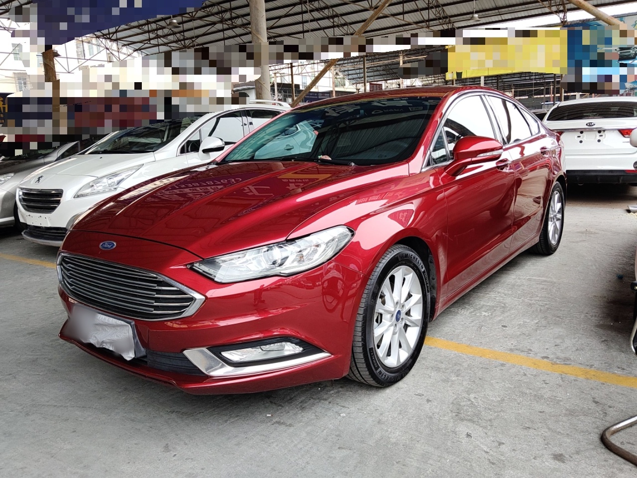 Под передней частью автомобиля