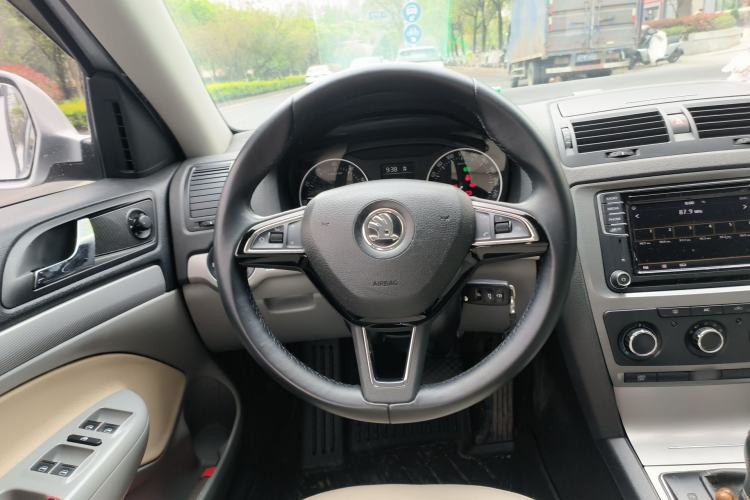 Used Skoda Octavia 2013 2.0L Automatic Yijie Edition Steering Wheel